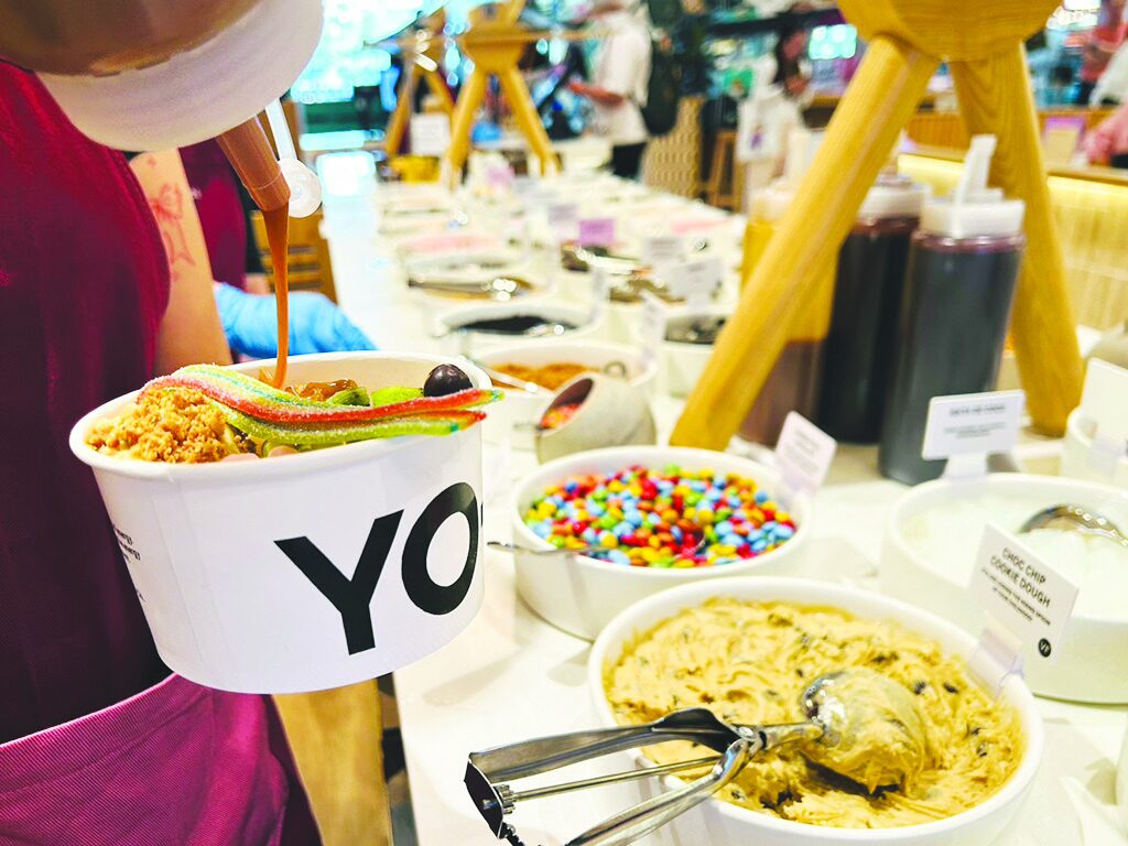 สวรรค์ในครัว - Yo-Chi ร้านโฟรเซ่นโยเกิร์ต ไนต์คลับขวัญใจเด็ก Gen Z   
