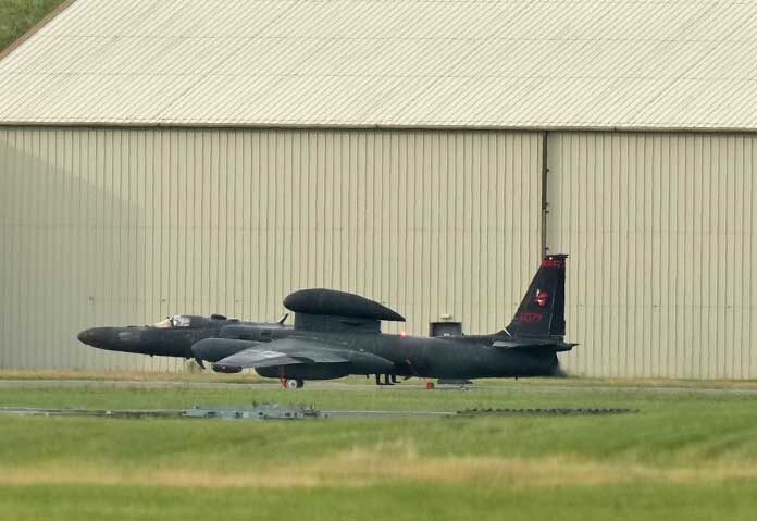 เครื่องบิน U-2 กำลังแล่นบนทางวิ่งหลังจากลงจอดที่ RAF Fairford ซึ่งเป็นฐานทัพอากาศสหรัฐฯ ในเมืองแฟร์ฟอร์ด ประเทศอังกฤษ เมื่อวันจันทร์ที่ 28 กันยายน 2026
