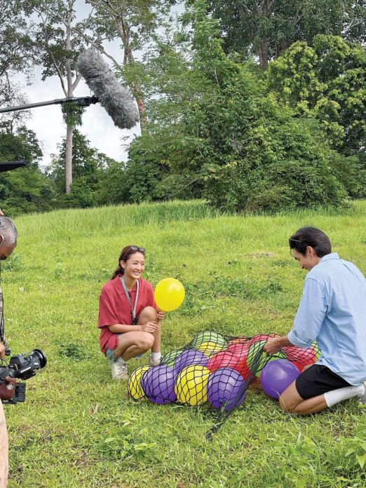 เบื้องหลังมายา