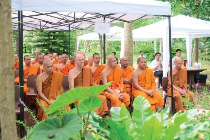 สดจากหน้าพระ
