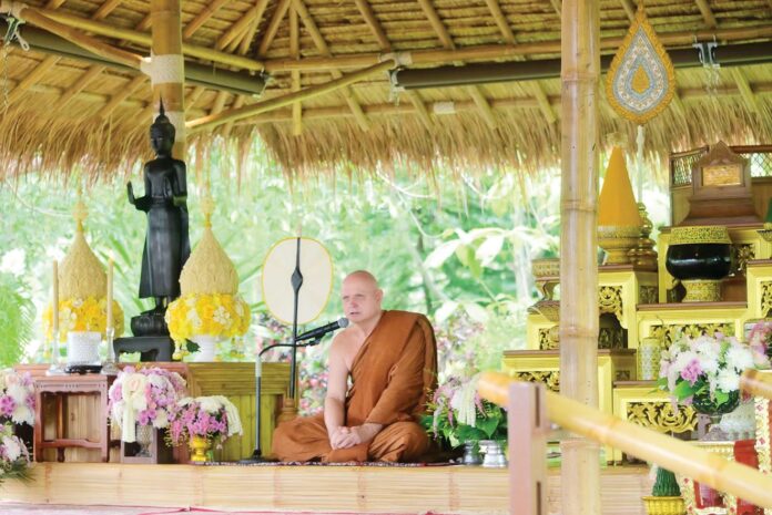 สดจากหน้าพระ